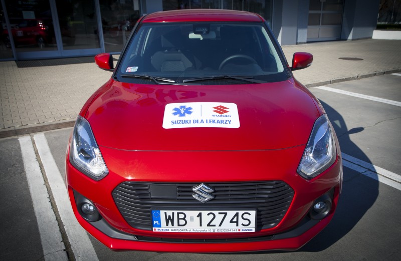Suzuki przekazuje samochody dla Szpitala Czerniakowskiego